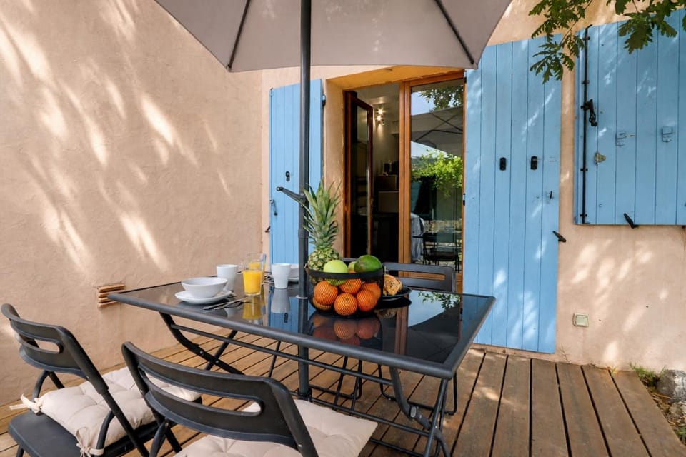 Patio, Dining area