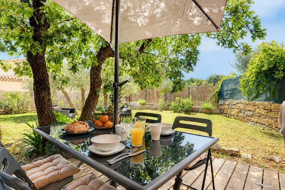 Patio, Garden, Dining area