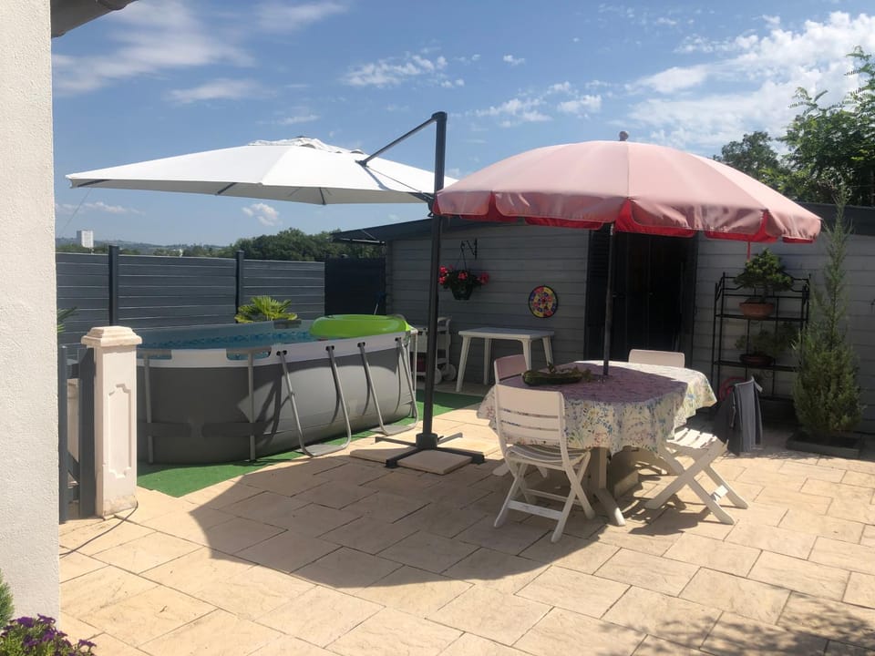 MAISON DES LILAS Bed and Breakfast in Auvergne-Rhône-Alpes