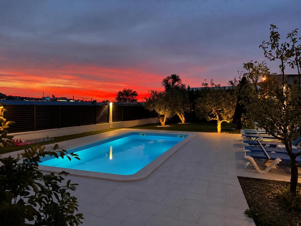 Garden, Garden, Swimming pool, Swimming pool, Sunset