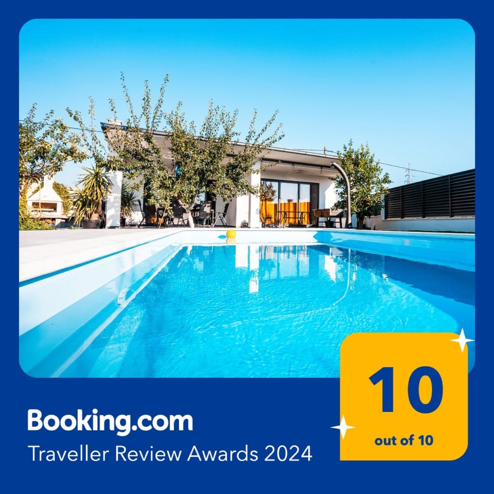 Property building, Swimming pool, Breakfast