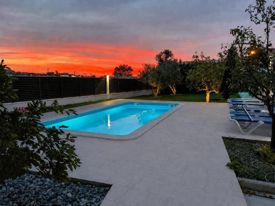 Garden, Garden, Pool view, Pool view, Swimming pool, Swimming pool, Sunset