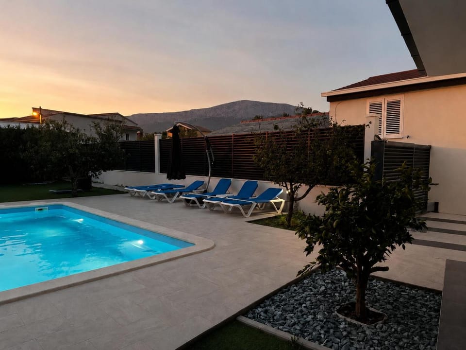 Garden, Swimming pool, Swimming pool