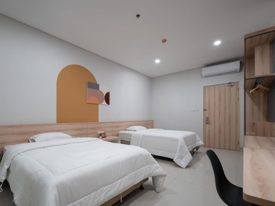Photo of the whole room, Bedroom