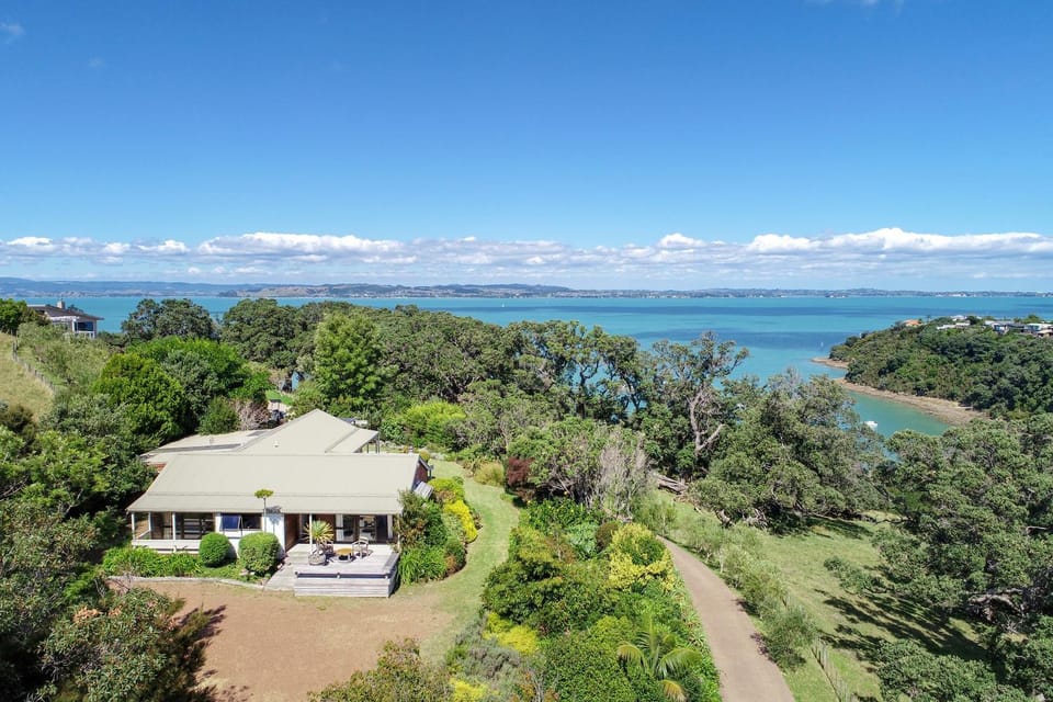Waiheke Island Vineyard Holiday Houses Bed and Breakfast in Auckland Region