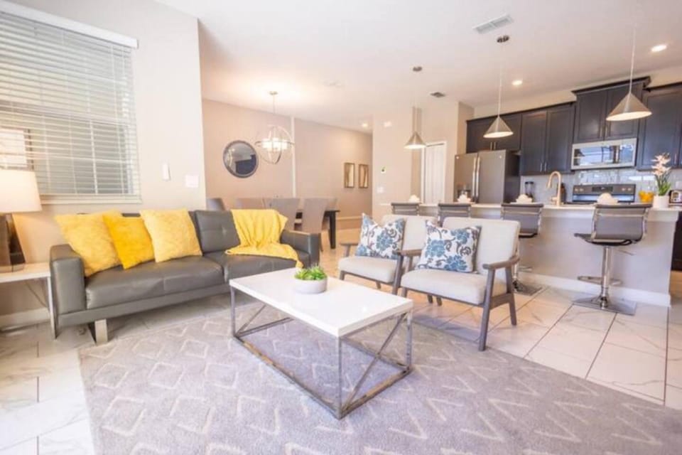 Charming 4BR with Private Heated Pool & BBQ Grill House in Kissimmee