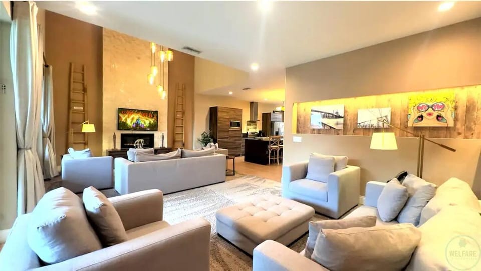 Elegant Home w 3 En Suites & Breathtaking View House in Bay Lake