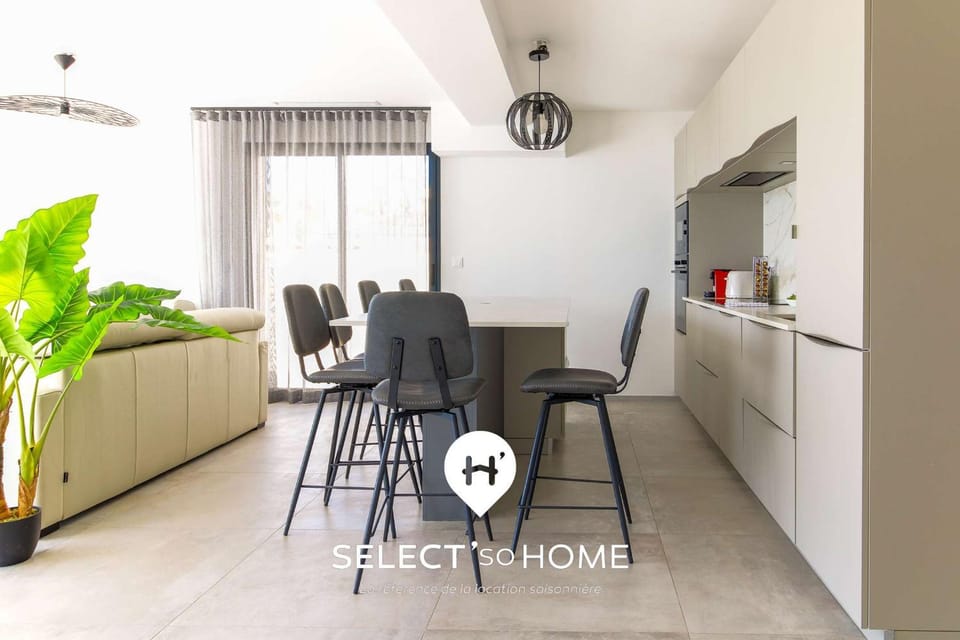 Kitchen or kitchenette, Living room, Dining area, stove