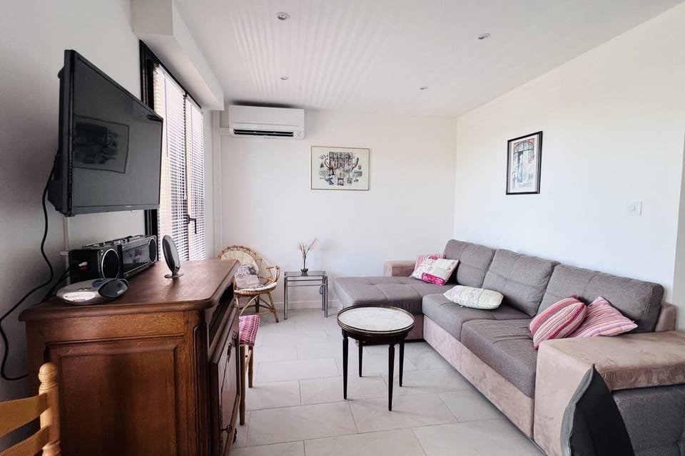 Haven of peace with balcony in Sainte-Maxime Apartment in Sainte-Maxime