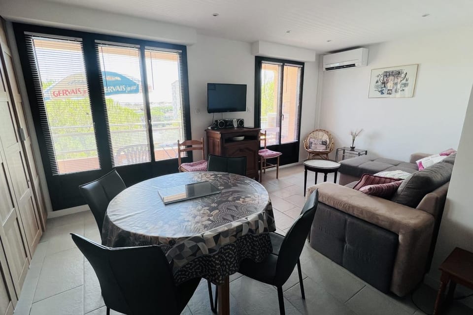 Haven of peace with balcony in Sainte-Maxime Apartment in Sainte-Maxime