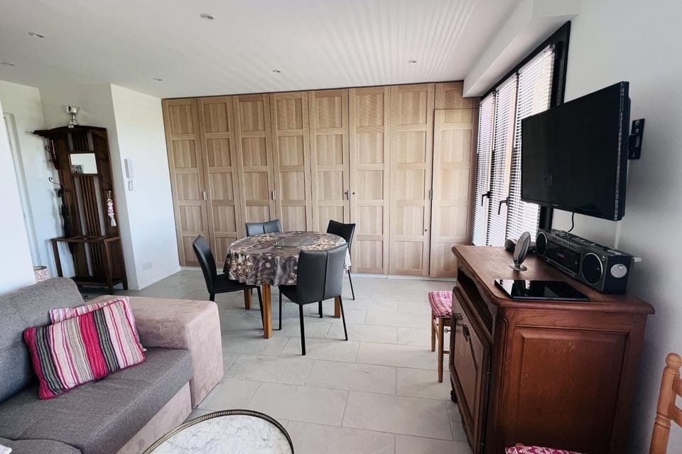 Haven of peace with balcony in Sainte-Maxime Apartment in Sainte-Maxime