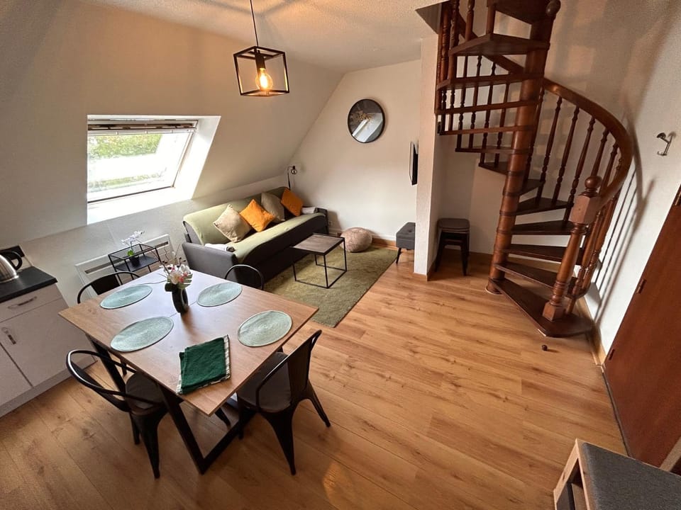 Living room, Dining area