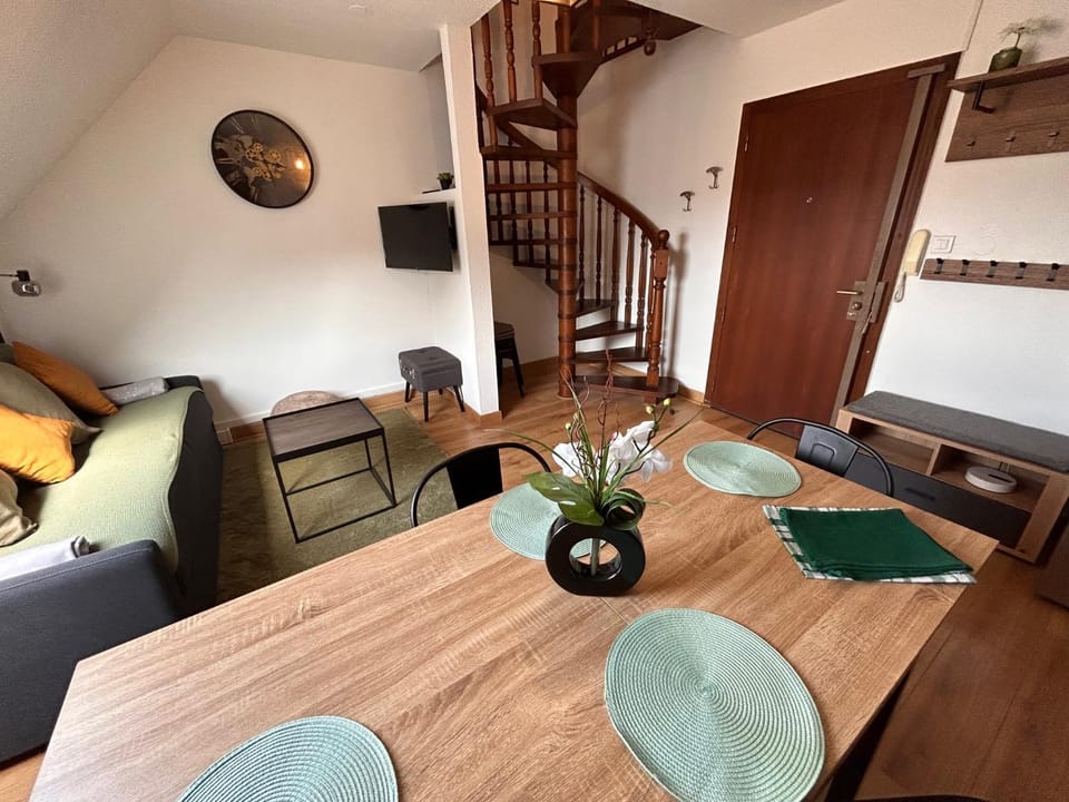 Living room, Dining area