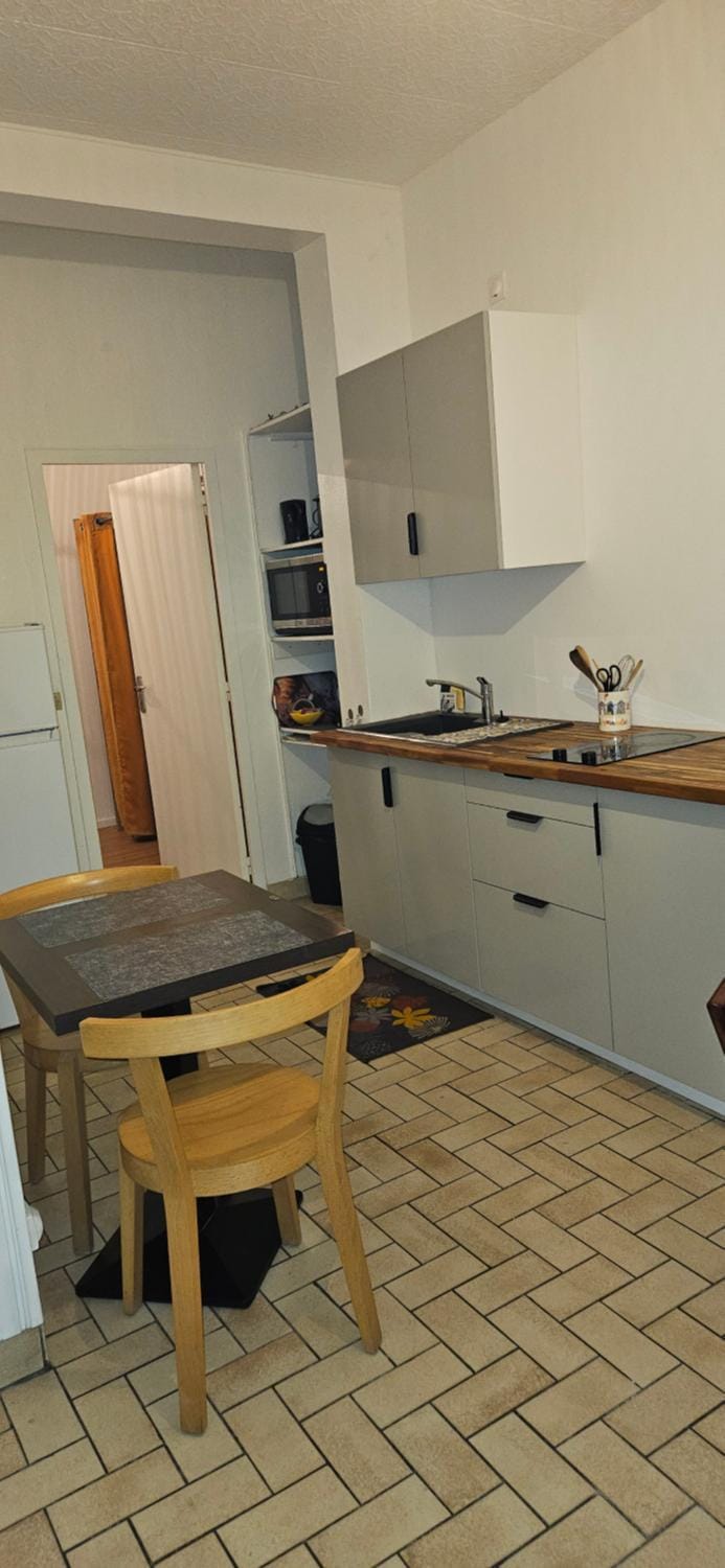 Kitchen or kitchenette