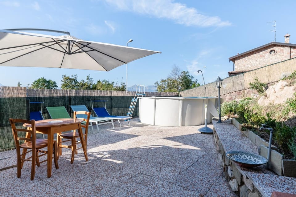 Property building, Balcony/Terrace, Living room