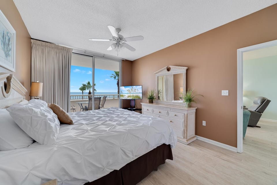 Bed, Balcony/Terrace, Bedroom