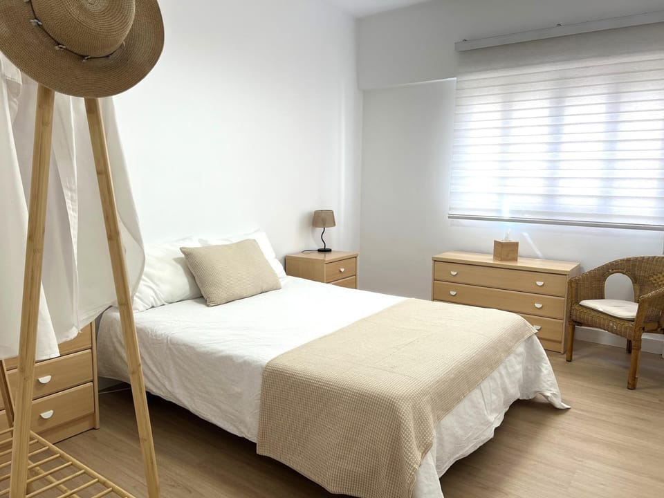 3 Bed Flat - Sleeps 5 - Wifi Apartment in Safor