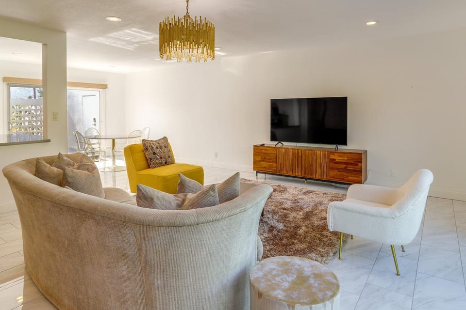 Sunny Palm Springs Townhome w/ Pool Access! House in Palm Springs
