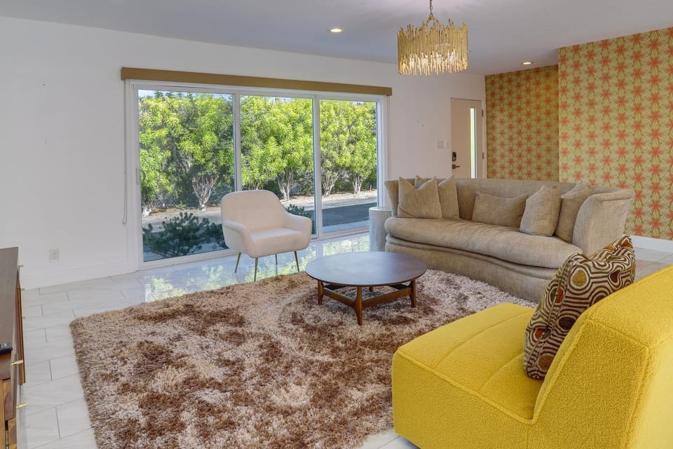 Sunny Palm Springs Townhome w/ Pool Access! House in Palm Springs