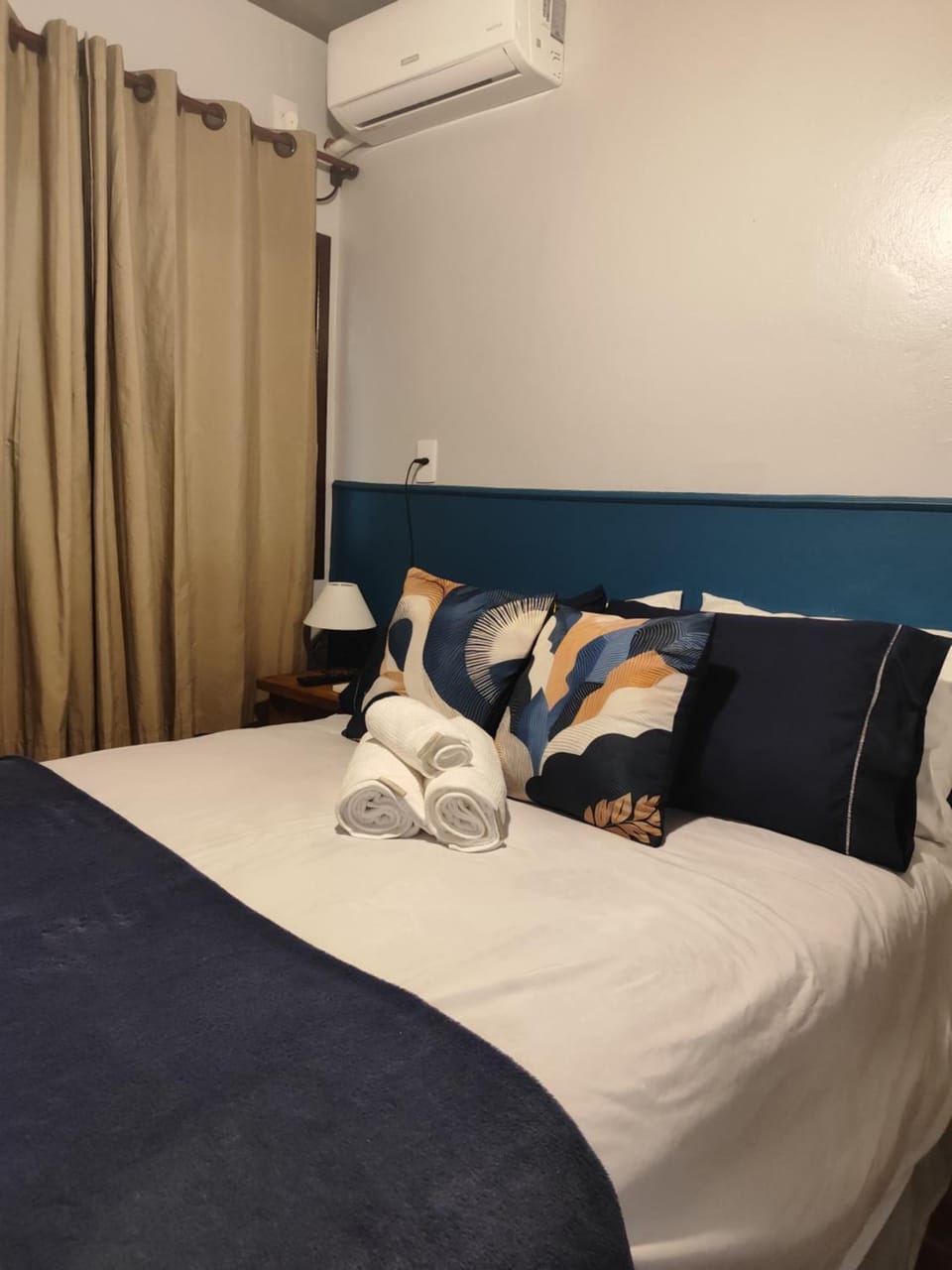 Bedroom, air conditioner