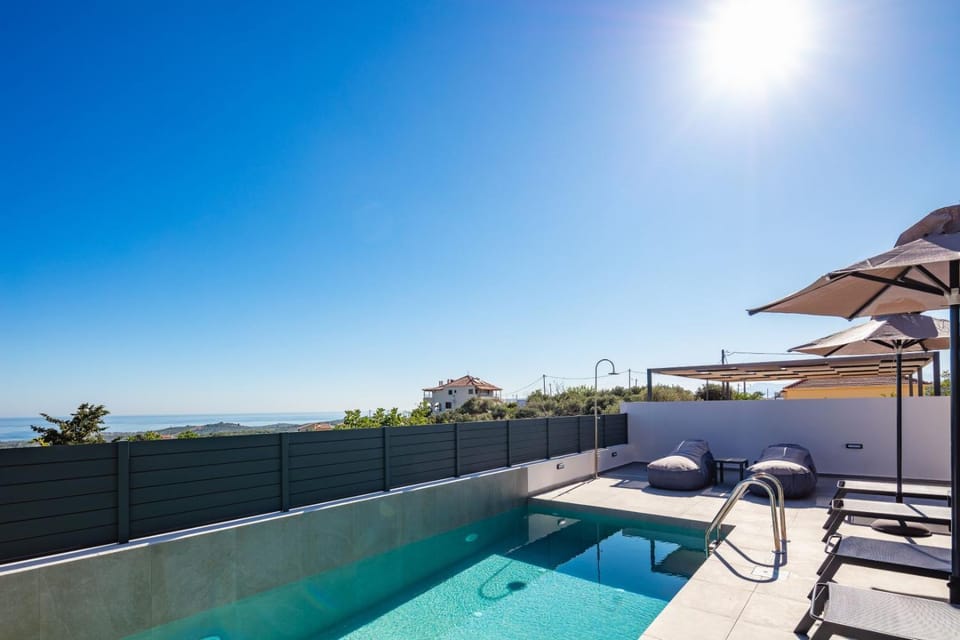 Pool view, Sea view, Swimming pool, sunbed