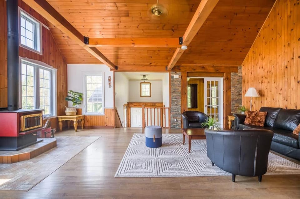 Le rocher - St-Adolphe House in Ontario