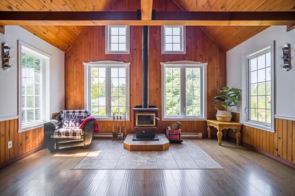 Le rocher - St-Adolphe House in Ontario
