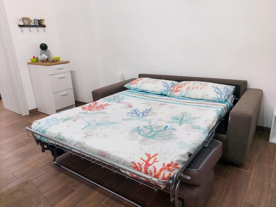 Bed, Living room