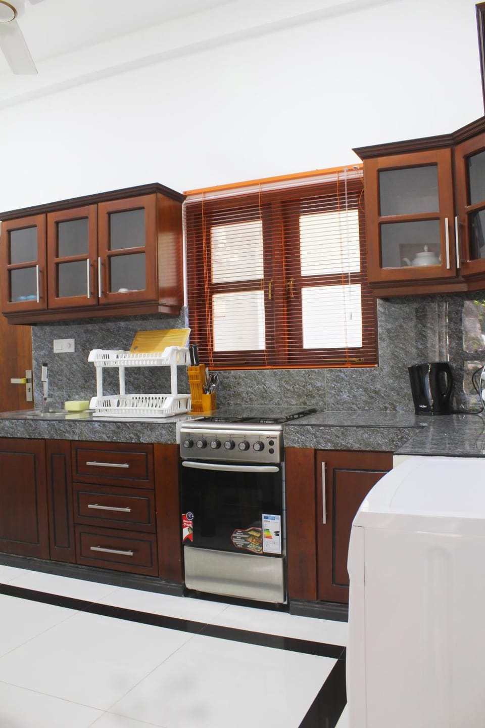 Kitchen or kitchenette, pet friendly, stove