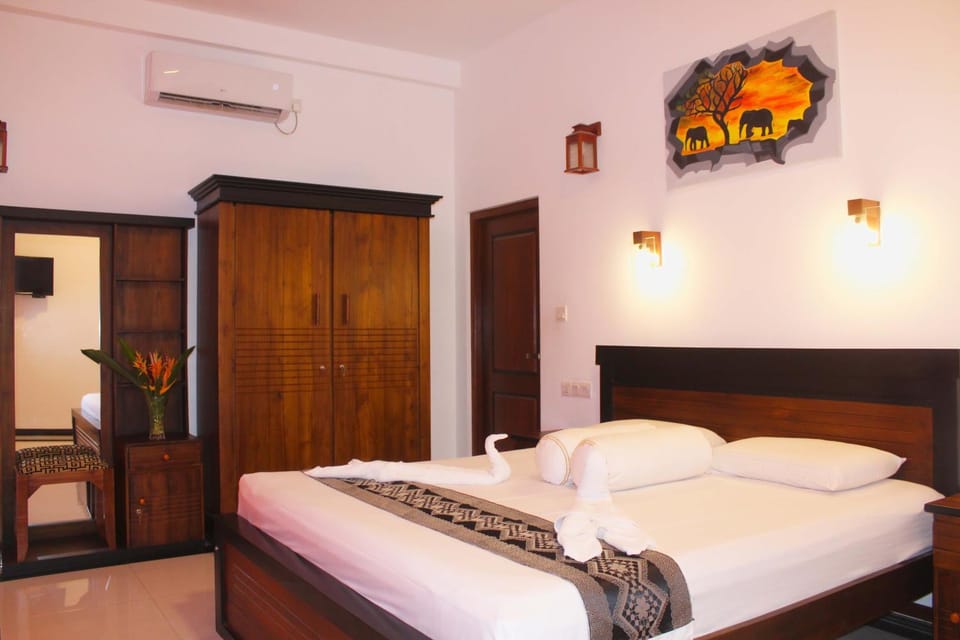 Bed, Photo of the whole room, Bedroom, wardrobe, air conditioner