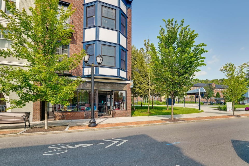 1 Mi to Falls View Park: Convenient Cohoes Retreat Apartment in Troy