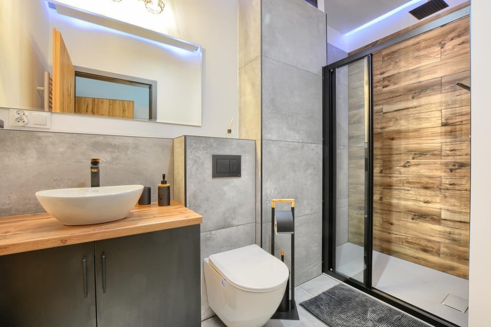 Shower, Toilet, Bathroom