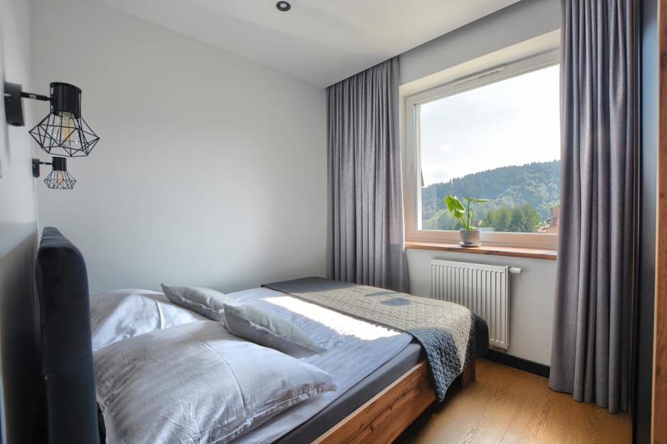 Bed, Natural landscape, Photo of the whole room, Bedroom, Mountain view