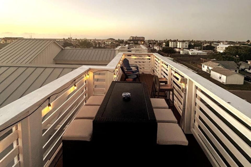 New Luxury Villa and Private Pool-Cart-Ocean View! Villa in Port Aransas