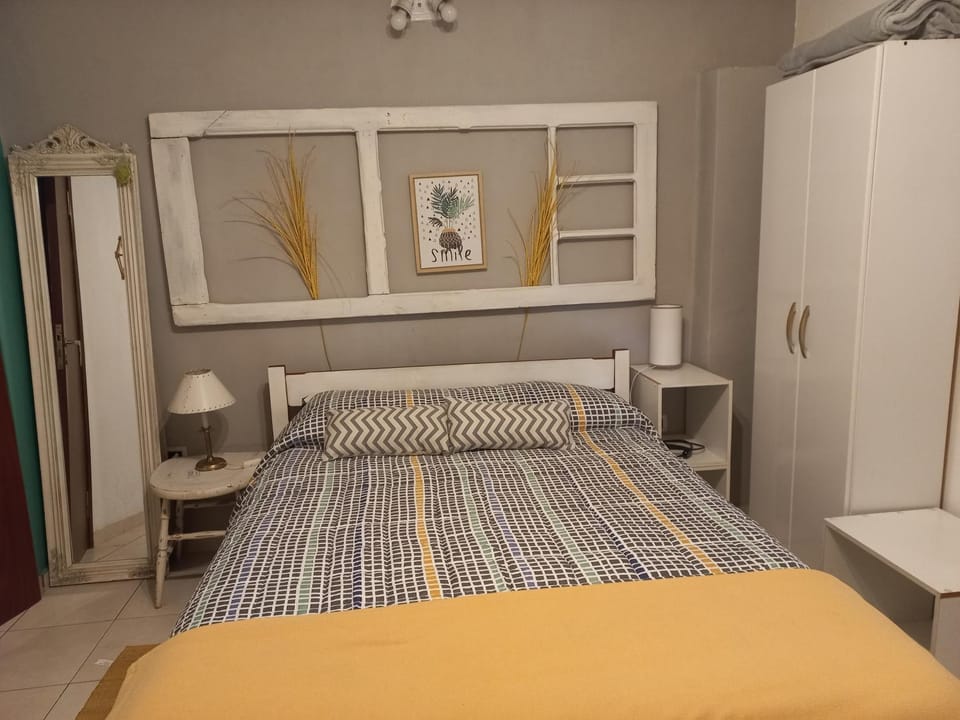 Bed, Photo of the whole room, Bedroom, wardrobe