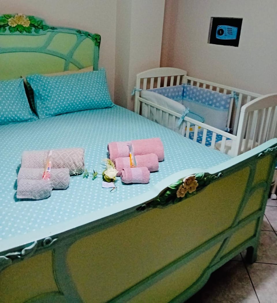 Photo of the whole room, Bedroom, cot, towels