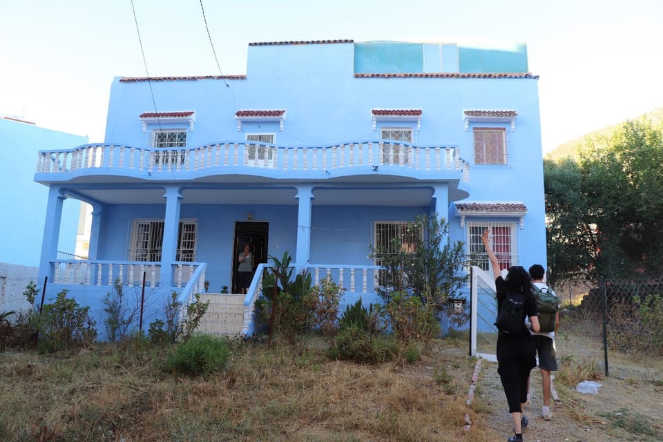Property building, Day, People, group of guests