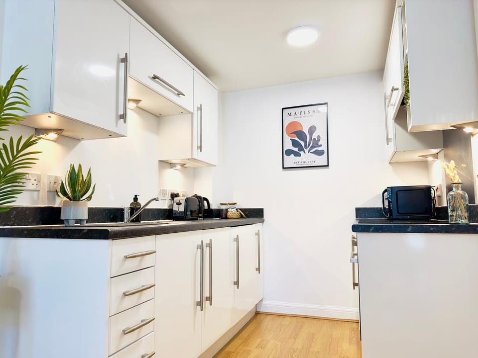 microwave, oven, stove, toaster, kitchen
