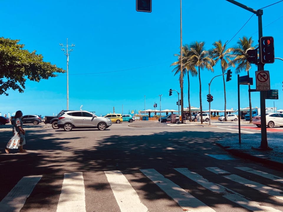 Studio completo ao lado da praia de Copacabana com ar, duas camas, wifi, canais a cabo, até 3 pessoas, pauloangerami DF125 Apartment in Rio de Janeiro