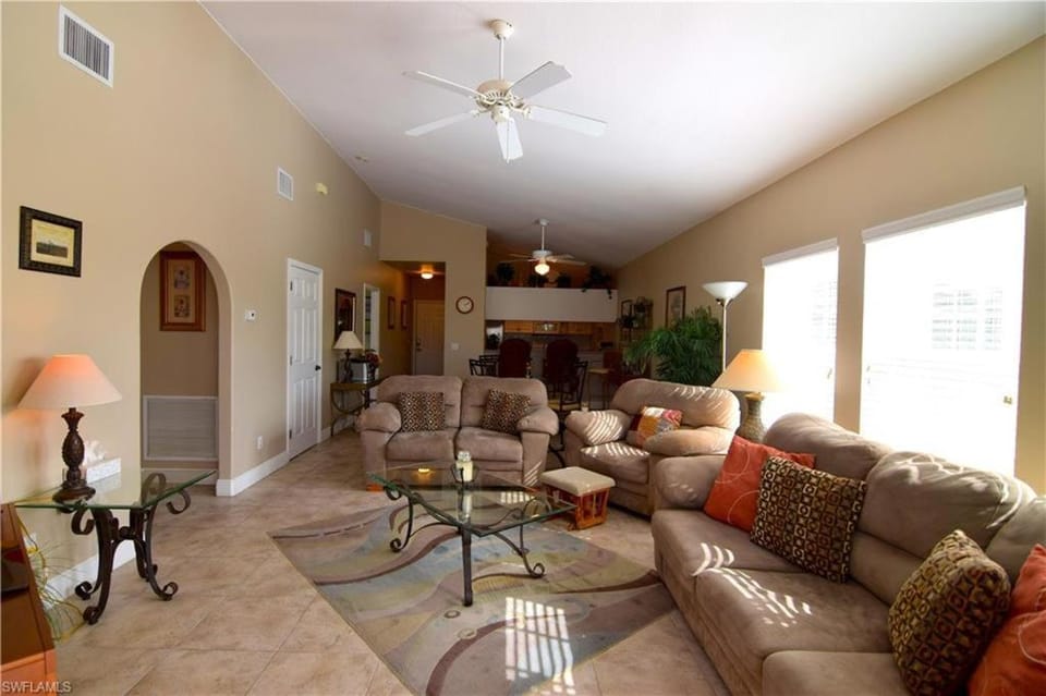 Water Views & Community Pool - Condo Casa Marbella - Roelens Vacations House in Cape Coral