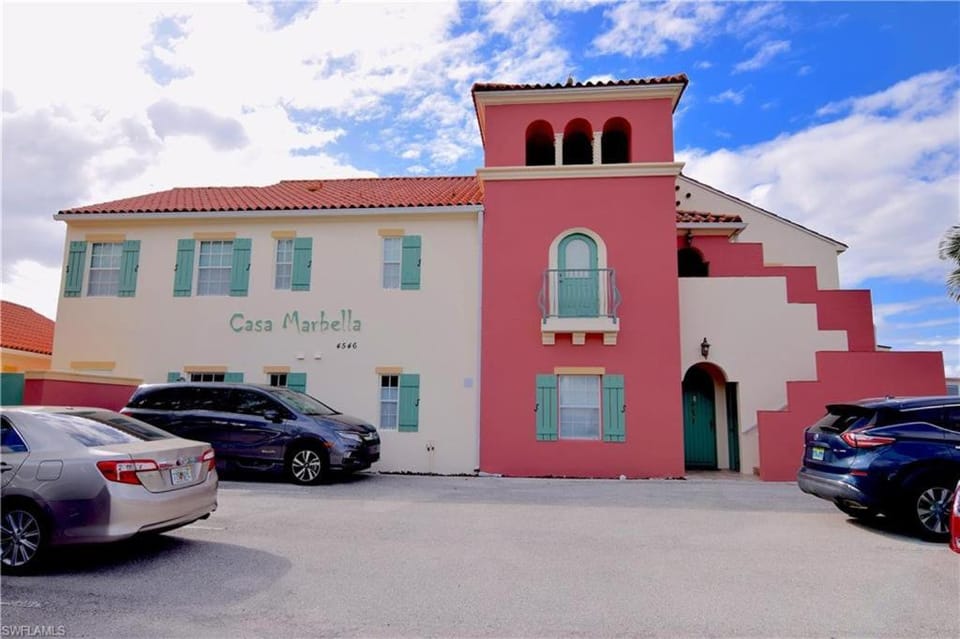 Water Views & Community Pool - Condo Casa Marbella - Roelens Vacations House in Cape Coral