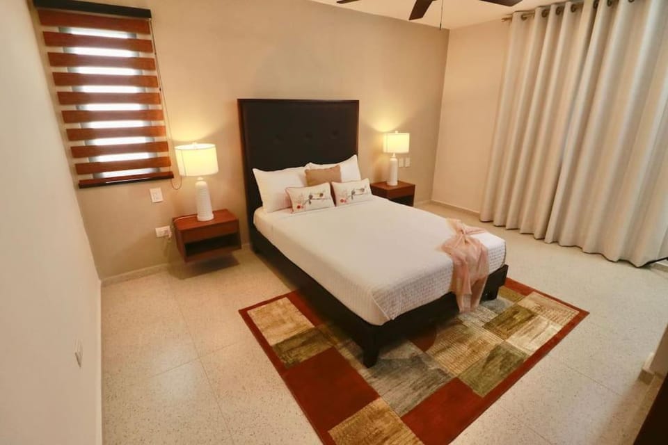 Bed, TV and multimedia, Bedroom