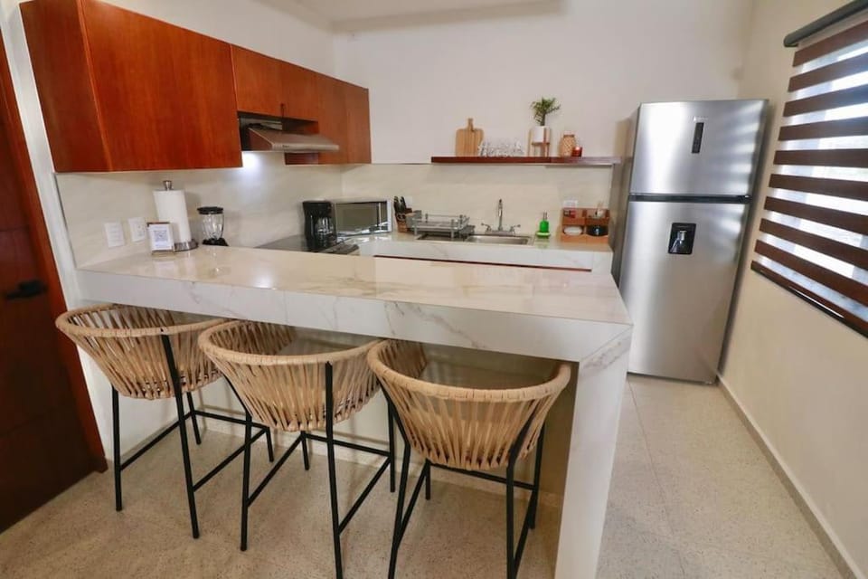 Kitchen or kitchenette, Dining area, minibar, pet friendly