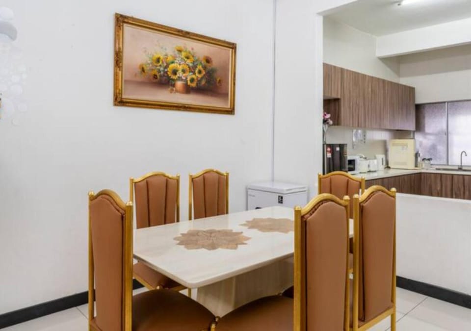 Shah Alam Golden Homestay 4 Rooms, 3 Bathrooms Seksyen 7 near uitm icity House in Selangor, Malaysia