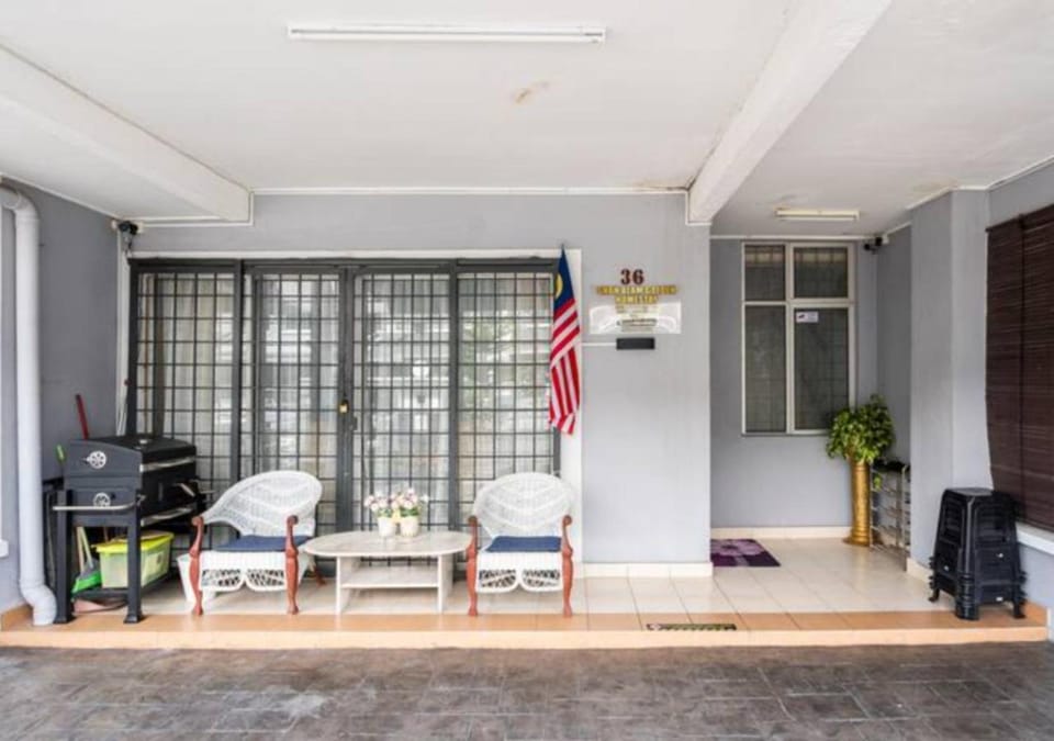 Shah Alam Golden Homestay 4 Rooms, 3 Bathrooms Seksyen 7 near uitm icity House in Selangor, Malaysia