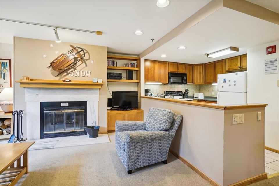 Kitchen or kitchenette, Living room