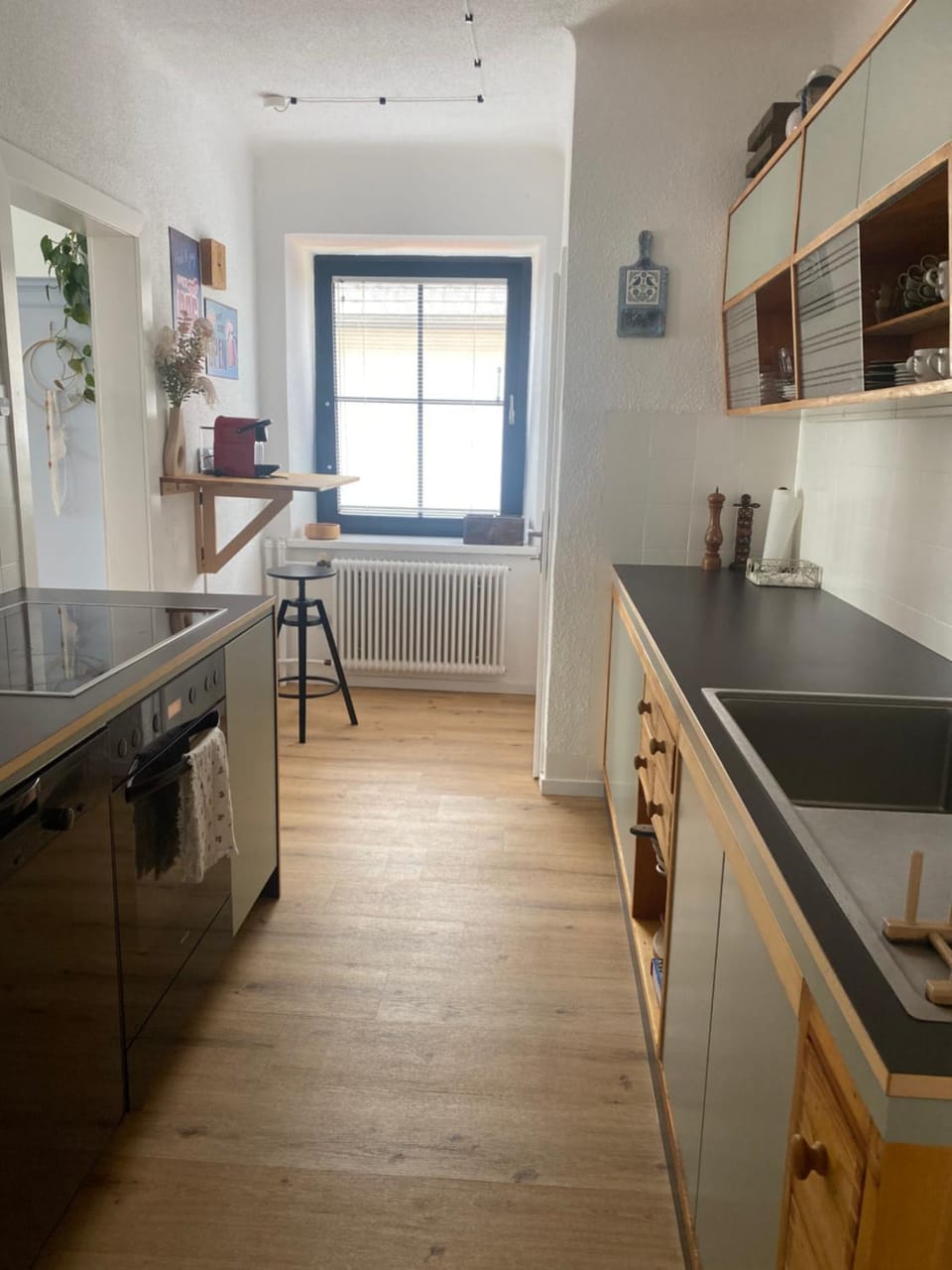 Kitchen or kitchenette, Dining area, dishwasher, stove
