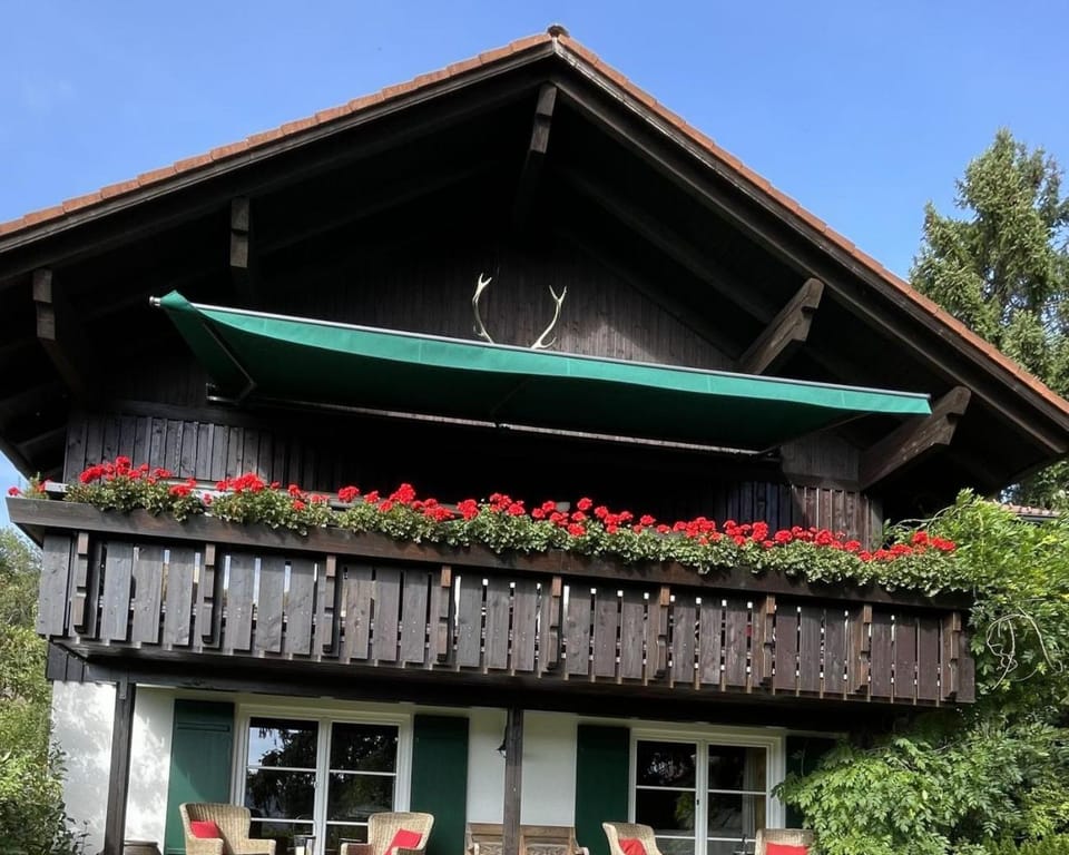 Stilvolles Ferienhaus Chalet 1750 im Allgäu - 200qm - beste Ausstattung - traumhafter Blick - bis 8 Personen House in Lindenberg im Allgäu