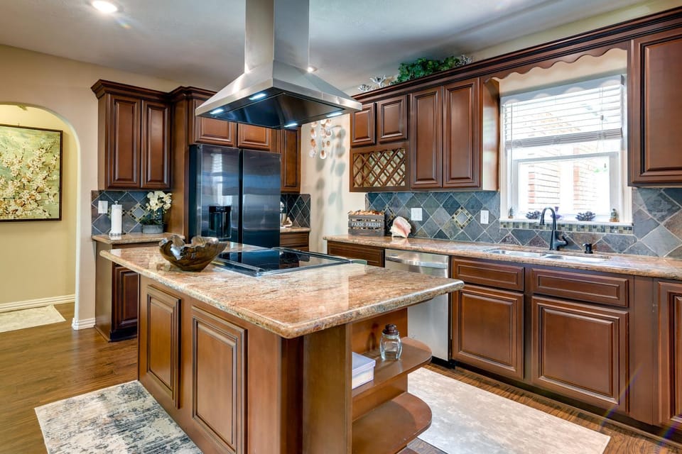 Hot Tub! Family-Friendly Galveston Getaway House in Galveston Island