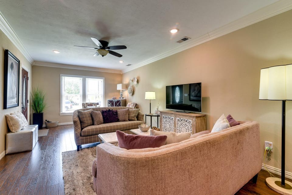 Hot Tub! Family-Friendly Galveston Getaway House in Galveston Island